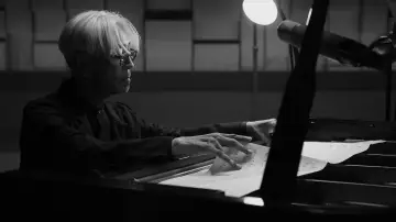 Задник до фільму "Ryuichi Sakamoto | Opus" #198040